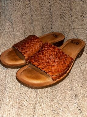 Sofft Brown Woven Leather Slide Sandals Platform Heel Size 8.5